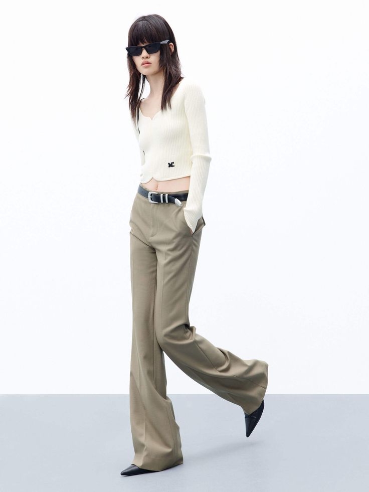 MO&Co. Women's High Waist Tailored Pants Feel confident and stylish with these tailored pants. Crafted from pure wool, with a straight-leg cut and a flattering drape, these pants feature a zip, hook and button closure as well as side pockets. Elevate your look with the perfect blend of sophistication and chic – pair them with a shorter top for a truly unique and fashionable ensemble. Features : - Straight cut with slightly wide hems- Zipper, hook and button closure- Double side pocket design Cod Tailored Pants, Side Pocket, Straight Cut, Wide Leg Trousers, Feel Confident, Pocket Design, Short Tops, Black Pants, High Waist