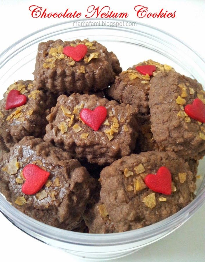 a bowl full of cookies with hearts on them