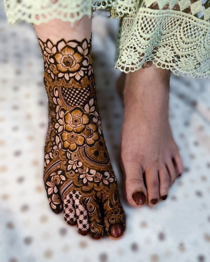 a woman's feet with hennap on it