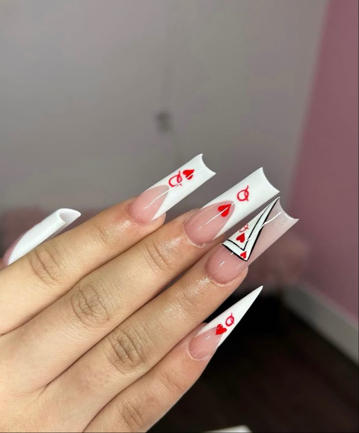 King Of Hearts Nails, Playing Cards Nail Art, Queen Of Heart Nails Designs, Ace Nails Designs, Card Nails Acrylic, Playing Card Nail Designs, Queen Of Hearts Nails Acrylic, Queen Of Hearts Nails Designs Alice In Wonderland, Vegas Theme Nails