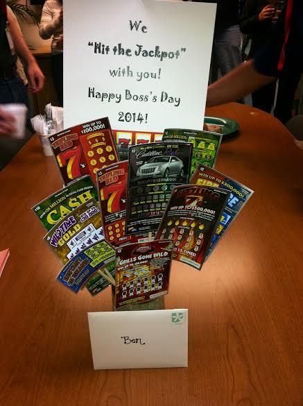 there is a sign on the table that says happy boss's day 2014 and many books