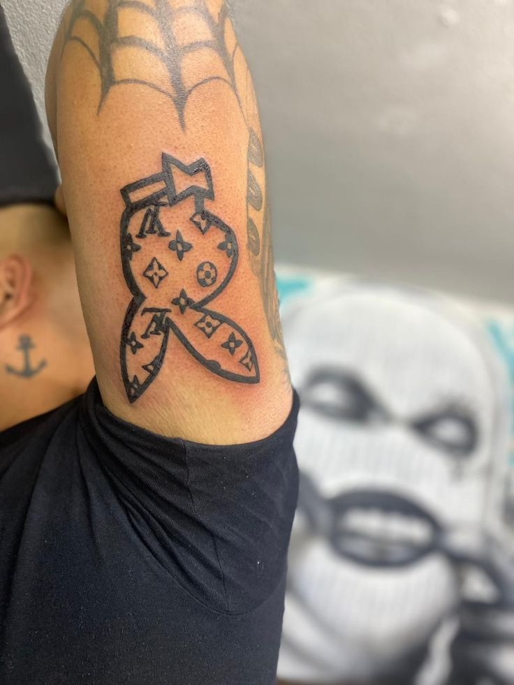 #tattooideas #tattooplayboy #playboy Playboy Tattoo Men, Playboy Tattoo Design, Play Boy Tattoo Men, Play For Keeps Tattoo, Doughboy Tattoo, Play Boy Tattoo, Playboy Bunny Tattoo, Playboy Tattoo, Icon Tattoo