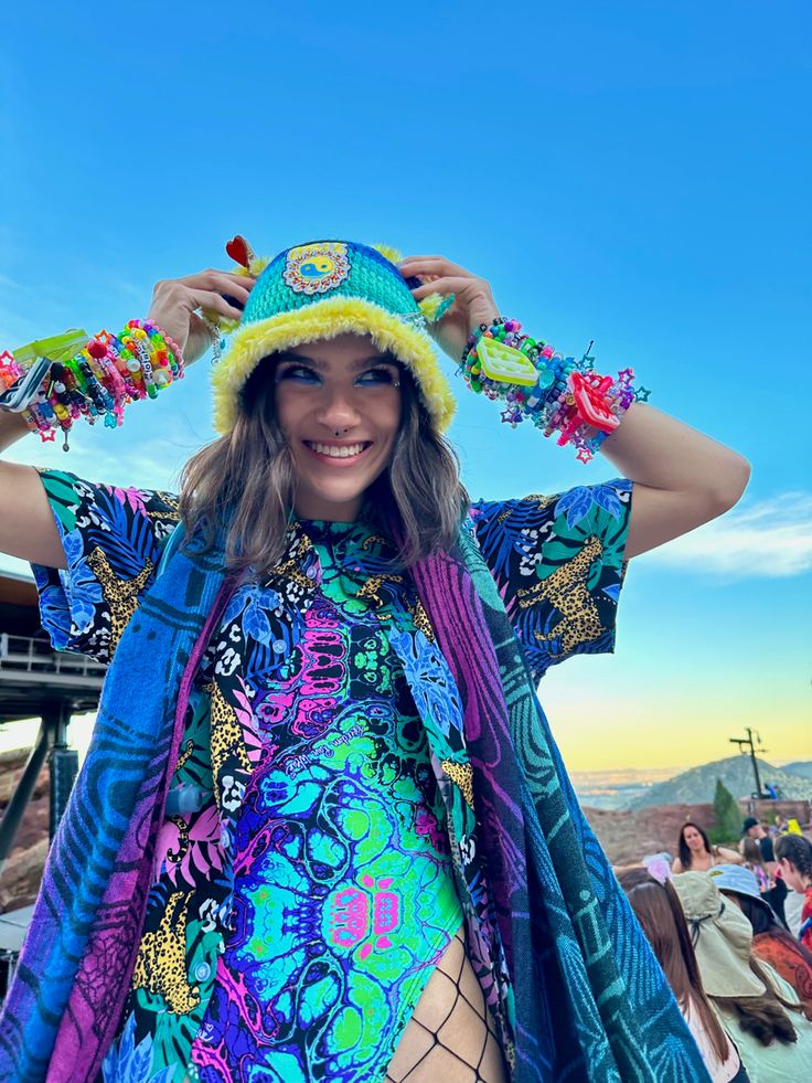 Camping Music Festival Outfit, Rave Festival Outfit Ideas Plus Size, Pregnant Rave Outfits, Comfortable Rave Outfits, Conservative Rave Outfits, Midsize Rave Outfits, Winter Rave Outfits Cold, Cold Rave Outfits, Plus Size Rave Outfits