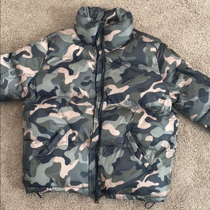 Brand New Ci Sono Boys Winter Camo Jacket Youth Large Urban Camouflage Outerwear For Winter, Urban Camouflage Winter Outerwear, Camouflage Outerwear For Winter Streetwear, Camouflage Winter Streetwear Outerwear, Trendy Camouflage Outerwear For Streetwear, Camouflage Long Sleeve Outerwear For Cold Weather, Camouflage Outerwear For Cold Fall Weather, Trendy Camouflage Outerwear With Pockets, Casual Camouflage Cold Weather Outerwear