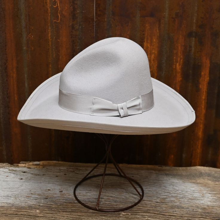 Giddy up, little buckaroos! Keep your kiddos cool and stylish with our Stetson Tom Mix Jr Felt Hat in Silverbelly. This cowboy hat not only adds a touch of western charm but also provides protection from the sun. (Yee-haw!) Additional Information: PLU: HTC-SWTMJR-2836-2 Tech Spec: 3 3/4" brim Brand: STETSON Western Style Solid Hat Bands For Kentucky Derby, Fitted Solid Color Hat Bands For Rodeo, Western Fitted Hat Bands, Western Felt Hat With Flat Bill, Western-style Solid Felt Hat For Western-themed Events, Western Fitted Felt Hat With Flat Bill, Fitted Western Felt Hat With Flat Bill, Western Solid Hat Bands For Rodeo, Solid Color Western Hat Bands For Western-themed Events