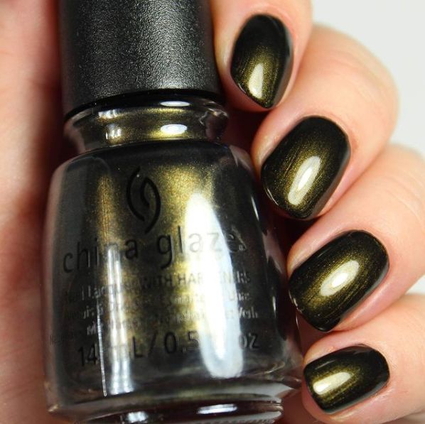 "Love 'Em & Leaves 'Em" Deep olive with green/gold duochrome shummer Autumn Spice Collection 2021 Nail Art Designs For Beginners, Nail 2023, Easy Nail Art Designs, Best Nail Art, Dark Nails, Design Nail, Nail Polish Designs, Gel Nail Designs, Best Nail