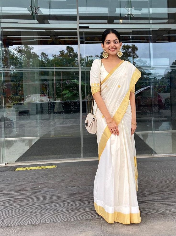 Ahana Krishna Onam Saree, Ahaana Krishna Onam Saree, White Onam Saree, Ahaana Krishna In Saree, South Indian White Saree Look, Onam Saree Kerala Blouse, Kasavu Blouse, Onam Saree Ideas, Onam Saree Modern