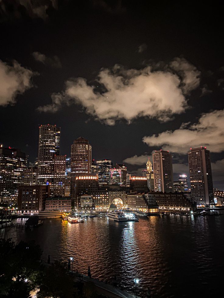 Boston Newbury Street, Boston At Night Aesthetic, Boston Night Aesthetic, Boston Astethic, Boston College Aesthetic, Boston Massachusetts Aesthetic, Boston City Aesthetic, Boston Vibes, Boston At Night