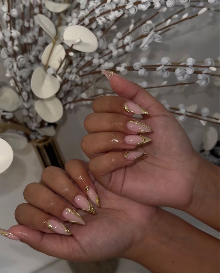 College Homecoming, Designed Nails, Gold Acrylic Nails, Almond Acrylic, Girly Acrylic, Gold Nail, Fully Booked, Classy Acrylic Nails, Short Square Acrylic Nails