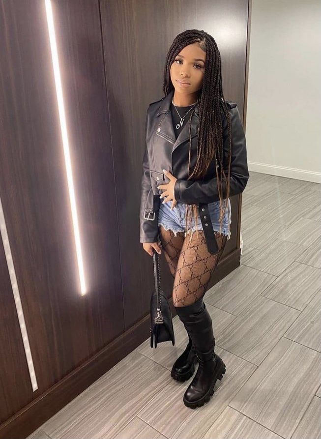 Shorts Fishnets Outfit, Boots With Shorts Outfit, Shorts With Boots Outfits, Simple Club Outfits, Ig Fits, Black Boots Outfit, Baddie Outfit, Best Casual Outfits, Vegas Outfit