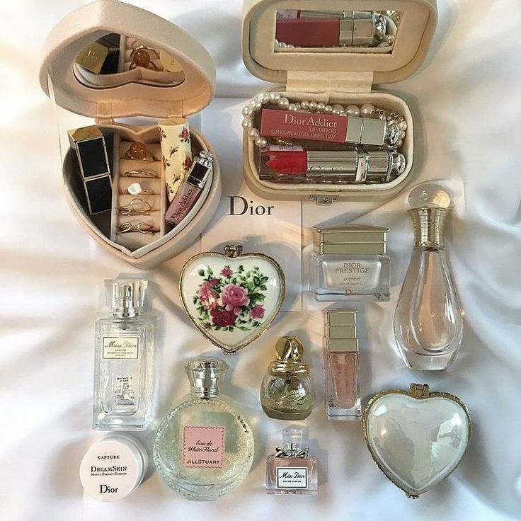 Alat Makeup, Dior Girl, Fancy Makeup, Dior Addict, Classy Aesthetic, Makeup Items, Miss Dior, Old Money Aesthetic, French Girl