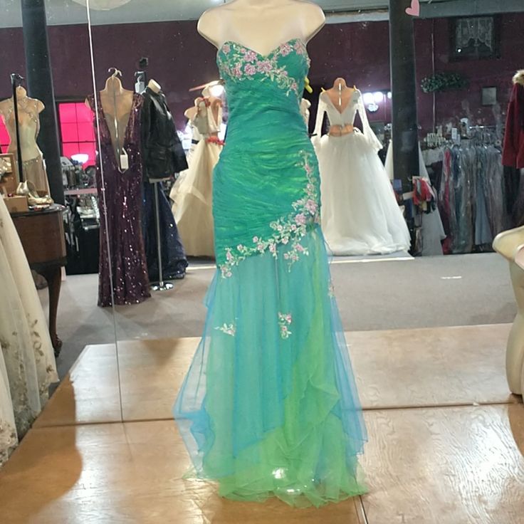 Strapless, Ridged Blue Tull Over Green Silk, Pink And Green Floral Pattern Lining Top Line And Bottom Of Solid Dress, Green And Blue Tull On Lower Part Of Skirt With Slit On Left Side Color Combination Purple Clothes, 2000s Dresses Formal, Green And Pink Prom Dress, Blue Green Prom Dress, Green And Blue Outfit, Blue And Green Outfit, Green And Pink Dress, Turquoise Prom Dress, Green And Blue Dress