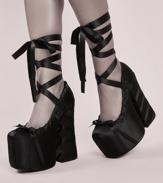 Goth Shoes, Dr Shoes, Cute Shoes Heels, Casual Cosplay, Fancy Shoes, Chunky High Heels, Shoe Inspo, Aesthetic Shoes, Swag Shoes