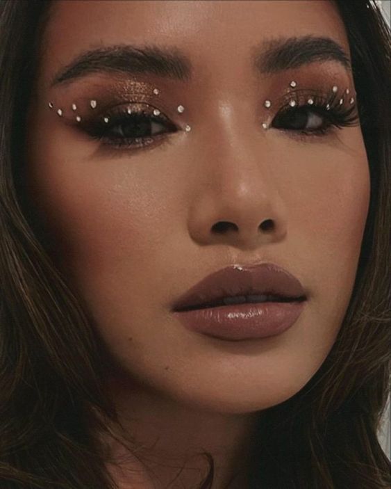 EUPHORIA MAKUP LOOKS & INSPO | RHINESTONE MAKEUP Gem Makeup, Coachella Makeup, Festival Make Up, Concert Makeup, Euphoria Makeup, Sparkly Makeup, Rhinestone Makeup, Rave Makeup, Brown Makeup