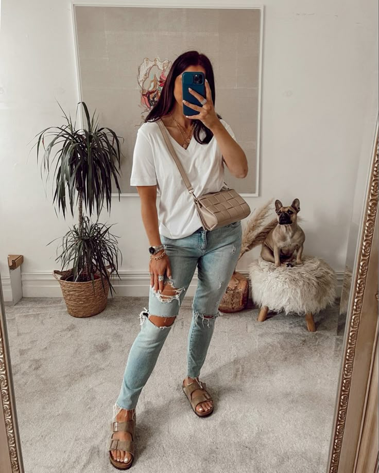 Styling Arizona Birkenstock, Women Birkenstock Outfit, Birkenstock Spring Outfit, Birkenstock Arizona Taupe Outfit, Arizona Sandals Outfit, Spring Birkenstock Outfit, Suede Birkenstock Outfit, Women’s Birkenstock Outfits, Casual Outfits With Birkenstocks