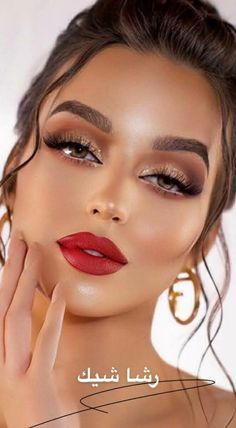 #naturalmakeup #redlips Gold Makeup Red Lips, Bridal Makeup With Red Lips, Eye Makeup With Red Lips, Heavy Makeup Look, Red Lipstick Makeup Looks, Bold Lip Makeup, Festive Makeup, Wedding Makeup Tutorial, Red Lipstick Makeup