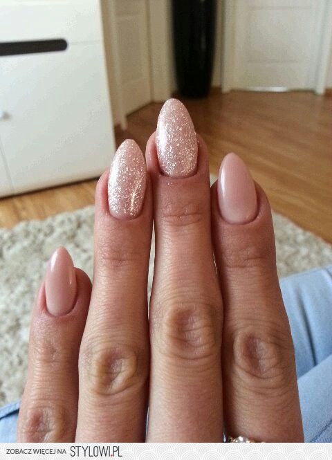 Nude Sparkly Nails, Nude Nails With Glitter, Ongles Beiges, Pink Glitter Nails, Ombre Nails Glitter, Nail Shimmer, Ombre Acrylic Nails, Beige Nails, Glitter Gel Nails