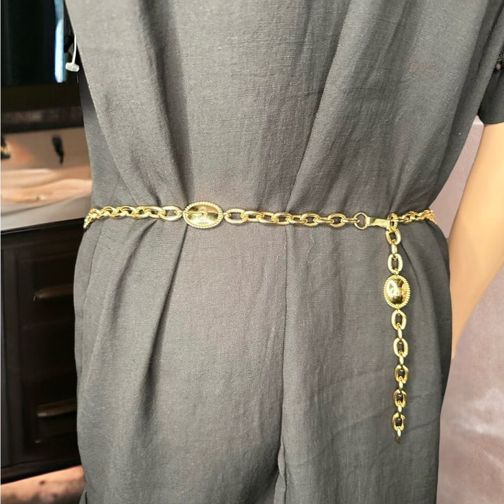 This Very Chic Chain Belt Bag Is So Chic And Fun To Wear. In Lambskin Leather And Gold Chain. With Minor Signs Of Wear, Chain Is Still In Very Good Condition. Luxury Chain Link Belt For Party, Luxury Chain Link Belt For Formal Occasions, Luxury Formal Chain Link Belt, Luxury Formal Chain Belt With Gold-tone Hardware, Luxury Metal Chain Belt For Formal Occasions, Chic Evening Chain Link Belt, Luxury Gold Chain Belt For Party, Elegant Gold Chain Belt For Evening, Elegant Gold Chain Belt