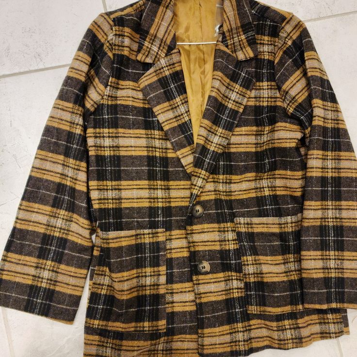 Brand New Never Worn Casual Yellow Blazer With Long Sleeves, Casual Yellow Long Sleeve Blazer, Casual Yellow Blazer For Work, Fall Plaid Blazer With Pockets, Plaid Blazer With Pockets For Fall, Casual Yellow Winter Blazer, Casual Yellow Blazer For Winter, Yellow Fall Blazer, Casual Yellow Single Breasted Outerwear