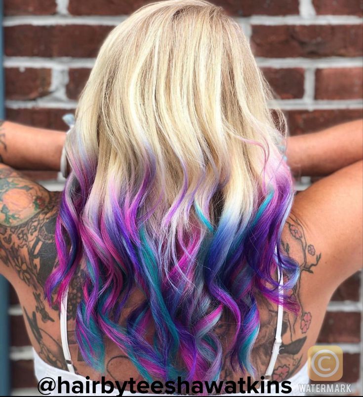 2023 Vivid Hair Trends, Blonde Hair With Vivid Colors, Blonde Hair Purple Highlights, Hair Purple Highlights, Blonde Hair With Purple, Purple Underneath Hair, Purple Hair Tips, Purple Blonde Hair, Hair With Purple