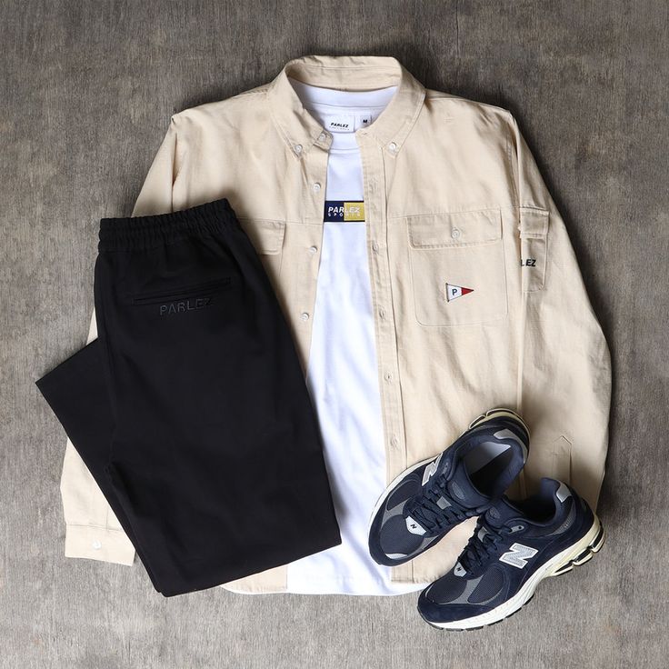 Outfit Grid Streetwear, Spring Trousers, Outfit Homme, Mens Smart Casual Outfits, Curated Outfit, Big Men Fashion, Everyday Casual Outfits, Smart Casual Men, Autumn Winter Collection