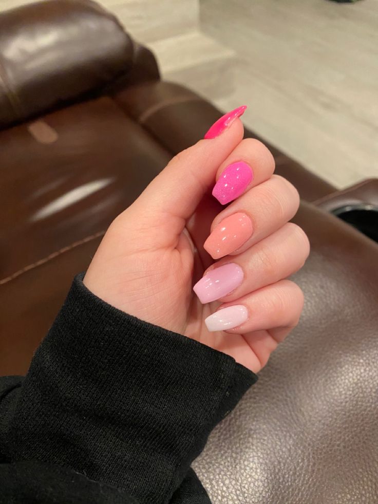 5 Different Color Nails Pink, Pink Nails Different Shades, Different Pink Nails, 5 Shades Of Pink Nails, Different Shades Of Pink Nails, Shades Of Pink Nails, Pink Dip Nails, Pink Nails Cute, Vaca Nails