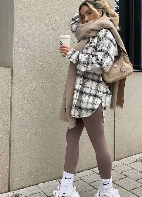 Winter Outfit Woman, Woman Winter Outfits, Winter Comfy Outfits, Casual Outfit Winter, Winter Outfit Casual, Woman Outfit Ideas, Adrette Outfits, Stile Blair Waldorf, Casual Chic Outfits