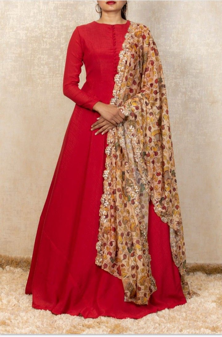 Plain Saree Long Frock Designs, Plain Long Frocks Indian, Plain Anarkali Dress Simple, Maroon Anarkali, Party Wear Long Gowns, Frock Models, Kalamkari Print, Long Frock Designs, Gown Party Wear