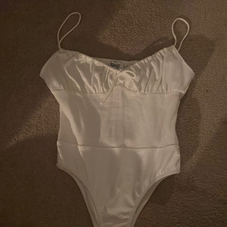 Us 4. Never Worn Before But Tags Are Off. Really Really Good Condition And Super Cute On Cotton Fitted Bodysuit For Vacation, Fitted Cotton Bodysuit For Vacation, Casual Summer Top With Lined Body, Casual Spring Tops With Lined Body, White Lined Summer Top, Princess Polly, Color White, Super Cute, Size 4