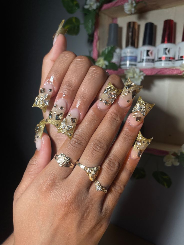 White And Gold Duck Nails, Short Chrome Duck Nails, Birthday Duck Nails, Gold Duck Nails, Gold Duck Nails Acrylic, Acrylic Nails With Gold Charms, Gold Junk Nails, Gold Freaknik Nails, Duck Nails Design