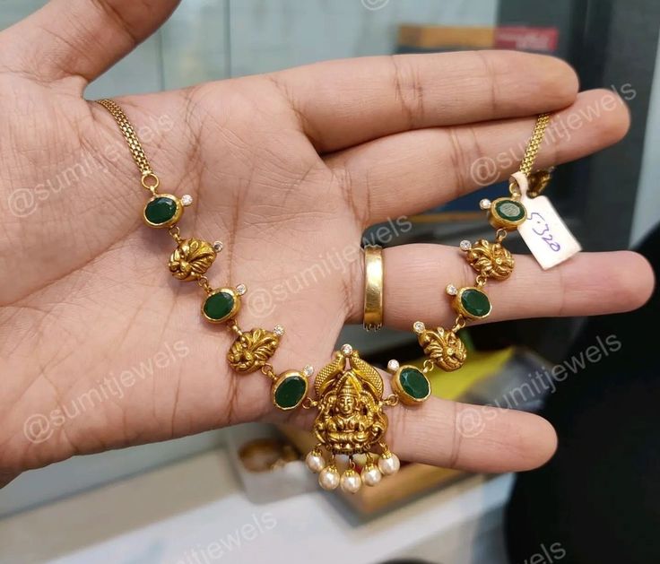 Simple Gold Chains For Sarees, Kids Gold Necklace Designs, 2 Thulas Gold Necklaces Design, Weight Less Gold Jewellery, Simple Neck Pieces Jewelry Indian, Gold Neckpiece Design, Necklace Designs Gold Indian Antique, Gold Necklace Light Weight Designs, 12grams Gold Necklace