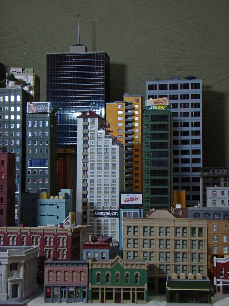 there are many model buildings on the table