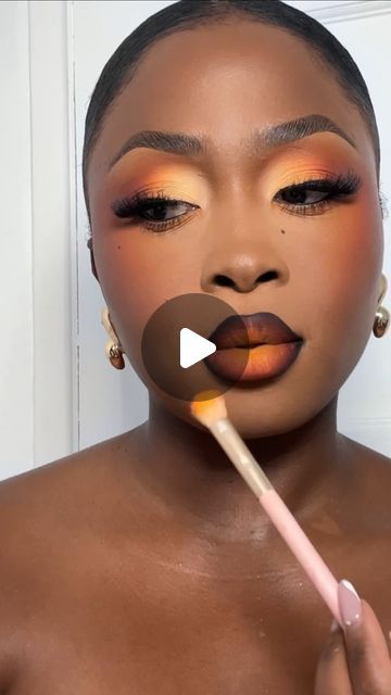 Ombre Lips Black Women, Lip Pencil Tutorial, Liquid Eyeshadow Look, Sunset Eyeshadow Looks, Autumn Eyeshadow Looks, Sunset Makeup Looks, Madebymitchell Blursh, How To Use Eyeshadow, Red Ombre Lips