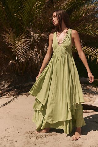 Giovanna Strappy Maxi Summer Flowy Dresses, Green Boho Dress, White Maxi Dress Boho, Boho Dresses Long, Strappy Maxi Dress, Blogging Inspiration, Sporty Sneakers, Green Fits, Green Bridesmaid Dresses