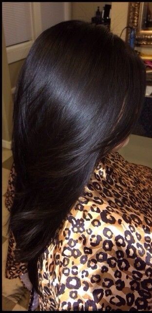 Dark chocolate brown. This would be perfect with some dark red low lights. Bob Inversat, Hair Color Chocolate, Chocolate Hair, Chocolate Brown Hair, Dark Brown Hair Color, Trendy Hair Color, Hair Color Highlights, Hair Color And Cut, Hair Color Dark