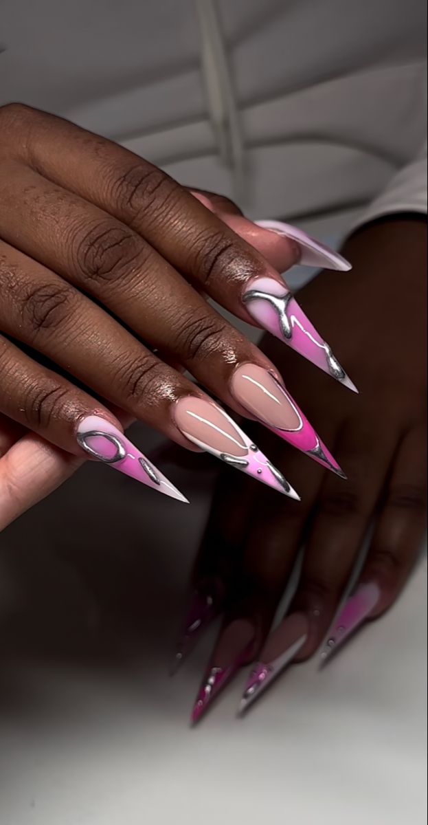 French Tip Stilleto Nails With Design, Small Medium Nail Designs, 3d Stiletto Nails, Aura Stiletto Nails, Black Stilettos Nails, Sharp Pointy Nails, Stiletto Nail Design Ideas, Stelltos Nails Design, Stelito Nails Designs Long