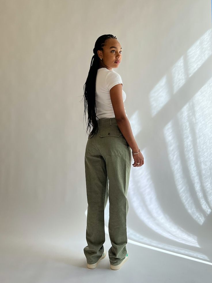 Go To Pants Green - Djerf Avenue | Djerf Avenue Staple Tops, Djerf Avenue, Shirt Casual Style, Pants Green, Stitching Details, Fashion Night, Green Pants, Sweaters And Jeans, Sweaters Knitwear