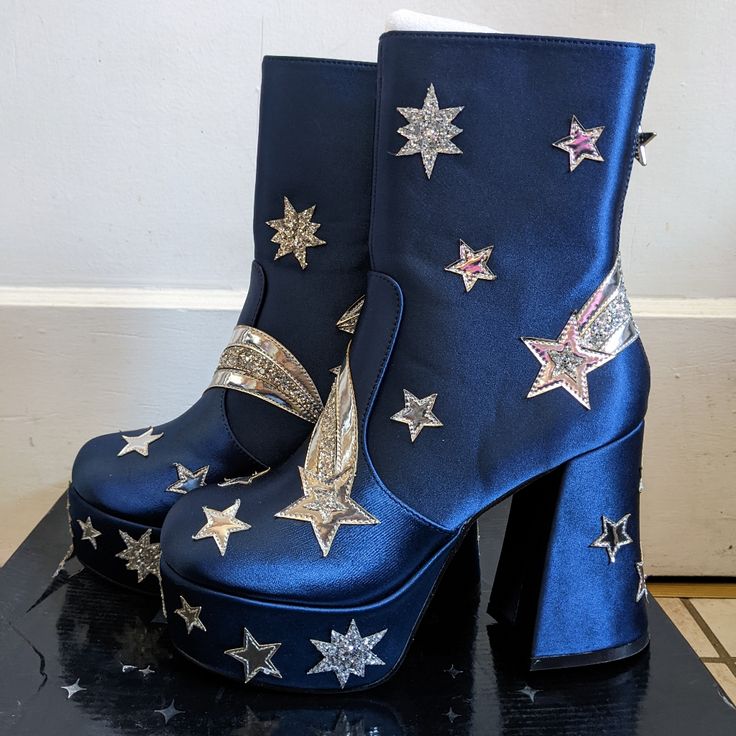 Discontinued Horoscopez Dolls Kill Shooting Star Platforms In New Condition. Very Beautiful Designs And Rare. Silky And Shiny Material ()* Space Themed Shoes, Space Aesthetic Outfit, Star Platforms, Space Clothes, Retro Dancing, Weird Shoes, Heather Rose, Go Go Boots, Dolls Kill Shoes