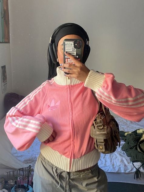 Adidas Jacket Outfit, Outfit Ideas 2024, Outfit Adidas, Mode Zara, 2024 Fashion Trends, Y2k Coquette, Adidas Pink, Streetwear Aesthetic, Ropa Diy