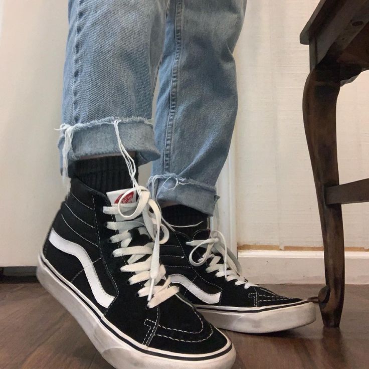 #vans #sneakers #oldskool Vans Old Skool Aesthetic, Vans Aesthetic Outfit, Vans Shoes Aesthetic, Skater Photography, Vans Sk8 Hi Outfit, Sk8 Hi Outfit, Vans Shoes Outfit, Snickers Shoes, Girl Vans