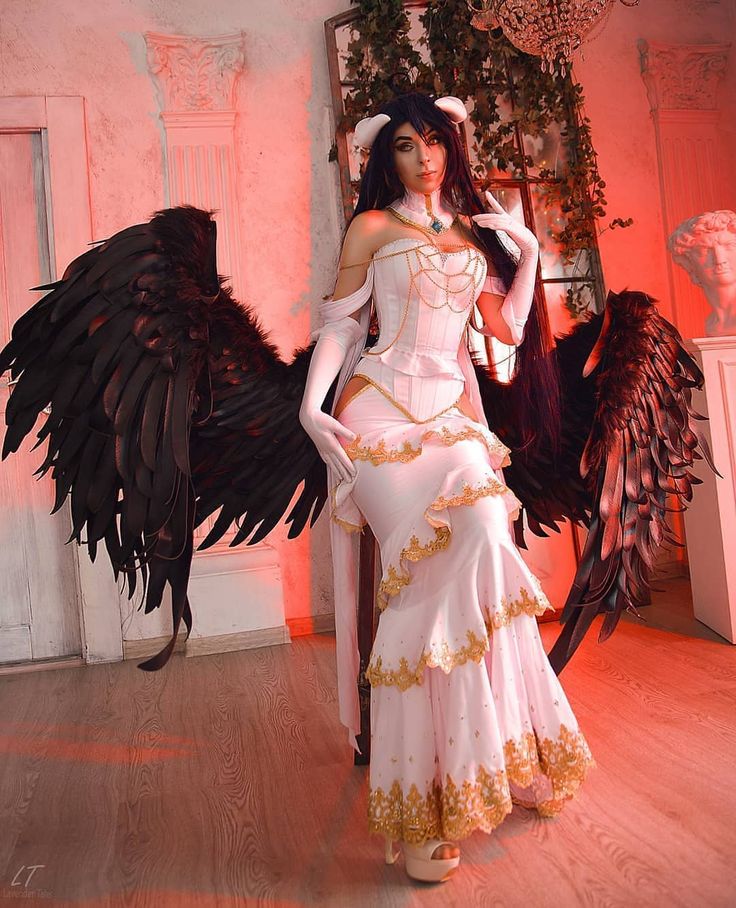 👻 Character: Albedo 🖌 Anime: Overlord 🔘 Cosplayer - @maywedacosplay Albedo Cosplay, Albedo Overlord, Demon Wings, Wings And Horns, Fandom Outfits, Cosplay Tips, Cat Aesthetic, Anime Poses, Art Reference Poses