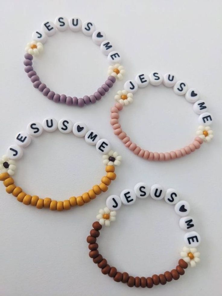 Happy Birthday Clay Bead Bracelet, He Is Risen Bracelet, Nurse Bracelet Diy, Christian Handmade Gifts, Christian Gifts For Kids, Kids Bracelet Ideas, Christian Friendship Bracelets, Christian Clay Bead Bracelets, Bracelet Ideas With Words