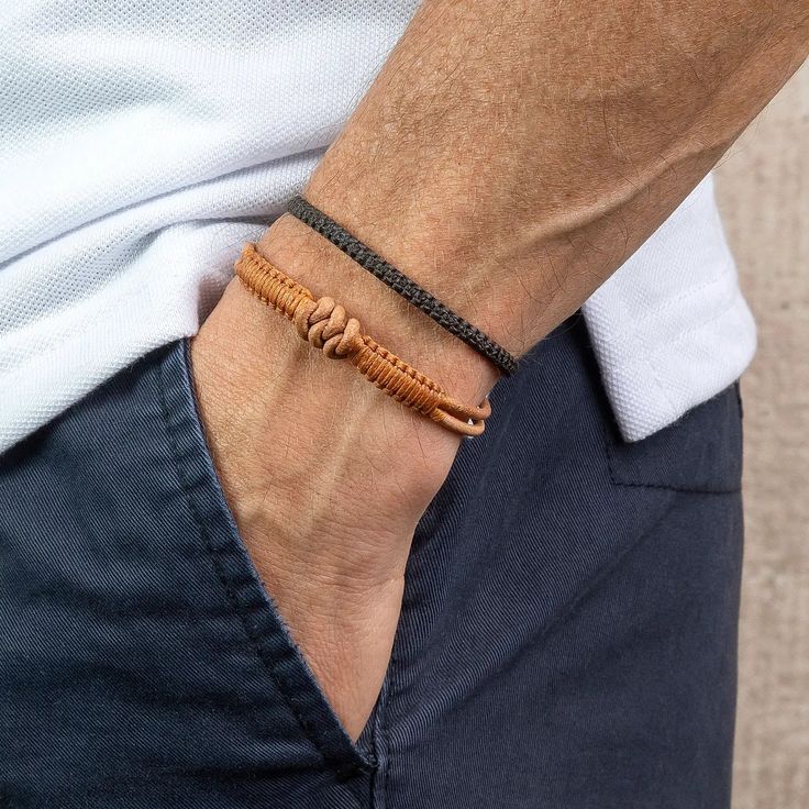 Our Knot Men's Leather Bracelet is stylish and trendy, perfect for today's modern man.This fashionable bracelet features durable polyester Italian waxed cotton, which ensures that the bracelet stays in place and looks great for years to come.The macrame wrap gives it that extra touch of style, while the knot design in the center adds an elegant look. Whether you're headed out on an adventure or just out with friends, up your style game with this stylish and versatile men's accessory.• Handmade b Leather Knot Bracelet, Colombian Jewelry, Men's Leather Bracelet, Autumn Bracelet, Handmade Leather Bracelets, Brown Bracelet, Macrame Knot, Knot Design, Knot Bracelet