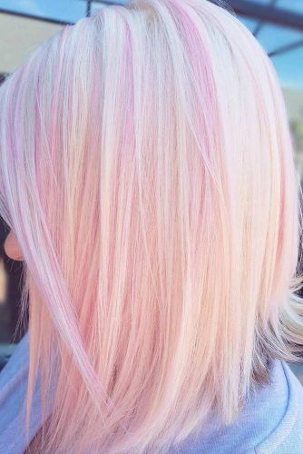 Incredibly Trendy Medium Hair Styles You Need to Know ★ See more: http://lovehairstyles.com/trendy-medium-hair-styles/ Hair With Pink Highlights, Blonde Hair With Pink, Blonde Hair With Pink Highlights, Trendy Haircuts Medium, Beige Blond, Light Pink Hair, Pink Blonde Hair, Pastel Pink Hair, Vlasové Trendy