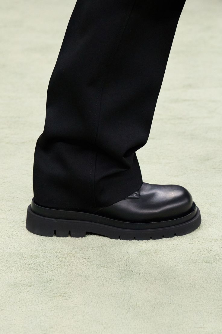 Mens Outfit Inspiration, Prom Looks, Fall 2022, Chunky Boots, Minimal Fashion, Biker Boot, Ugg Boots, Bottega Veneta, Riding Boots