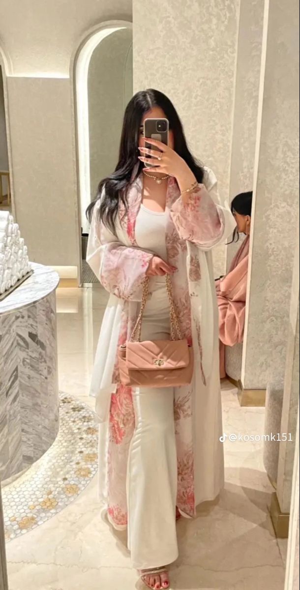 Summer Abaya, Pink Abaya, Khaleeji Abaya, Dubai Outfits, Abaya Outfit, Cute Modest Outfits, Modest Style, Timing Is Everything, Mode Abaya