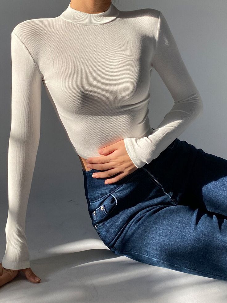 Please allow 1-3 measurement error (Umit):cm S: Length 41， Bust 62， Sleeve 54， Shoulder 31 M: Length 42， Bust 66， Sleeve 55， Shoulder 32 White V Neck Long Sleeve, Soft Vibe, Running Trousers, Spring Shorts, Clothes Casual, Summer Crop Tops, Xl Fashion, Yoga Pants Women, Teenager Outfits