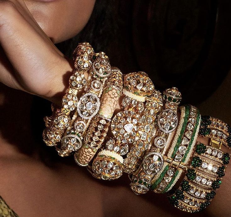 Mughal Accessories, Victorian Jewelry Indian, Gajra Bangles, Rajasthani Bangles, Indian Bridal Bangles, Stack Bangles, Jadau Bangles, African Beaded Bracelets, Traditional Bangles