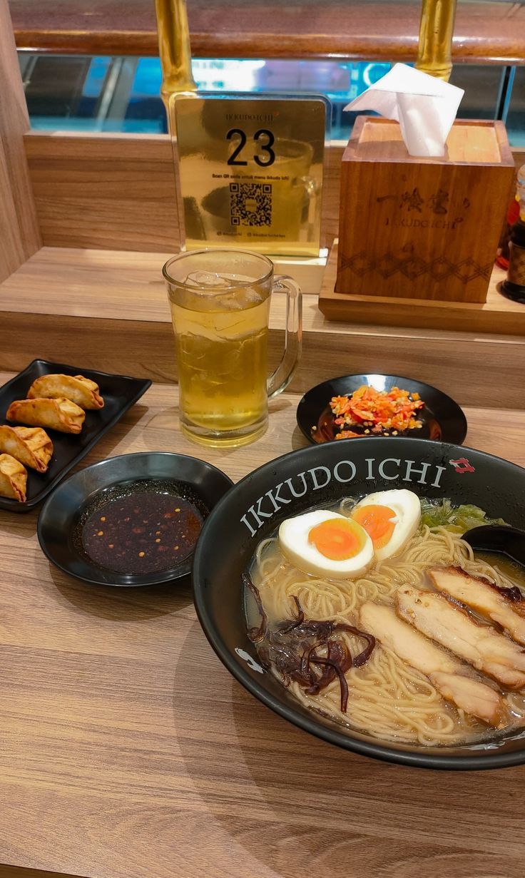 #ikkudo #ramen it tasted gewd surprisingly Pap Ramen, Food Ramen, Desert Recipes, Food Cravings, Food Pictures, Ramen, Food And Drink, Cafe, Quick Saves