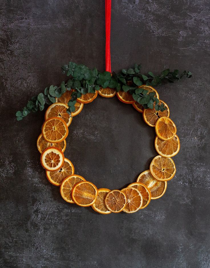 an orange wreath made out of sliced oranges